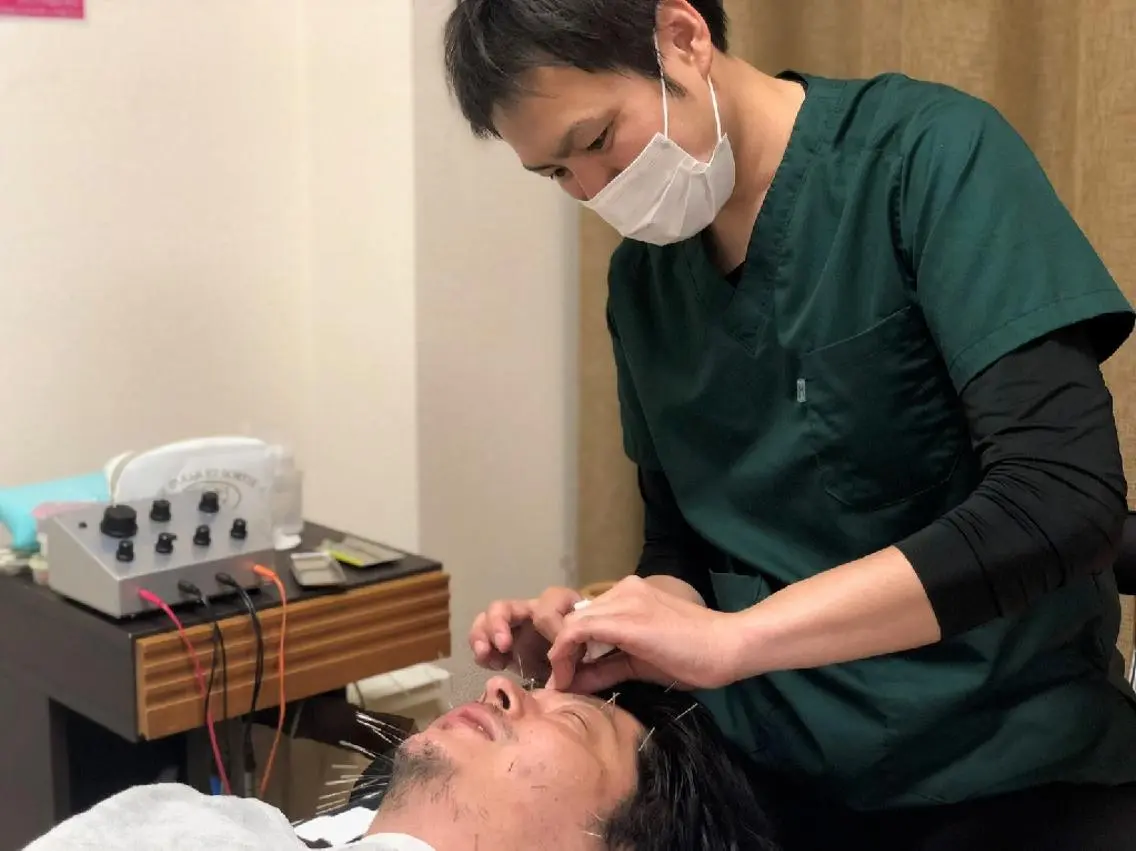 ミディアム カラー パーマ ヘアアレンジ メンズ ネイル マツエク・マツパ メンズネイル 美容鍼灸師 皆吉 秀樹のエステ・リラクイメージ