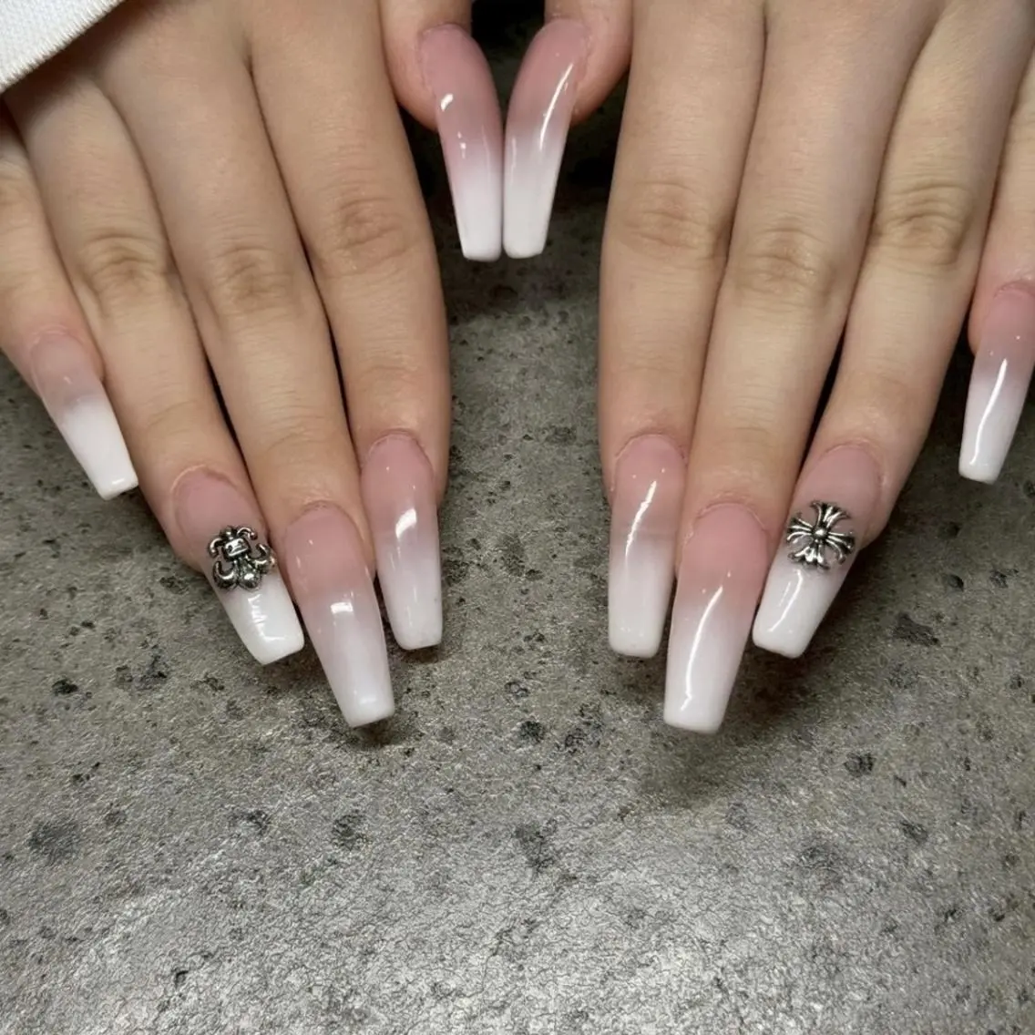 《HAND》10本長さだし＋ベイビーブーマー（ﾍﾞｰｽｶﾗｰ有ｸﾞﾗﾃﾞｰｼｮﾝ）♡他店様オフ無料の写真