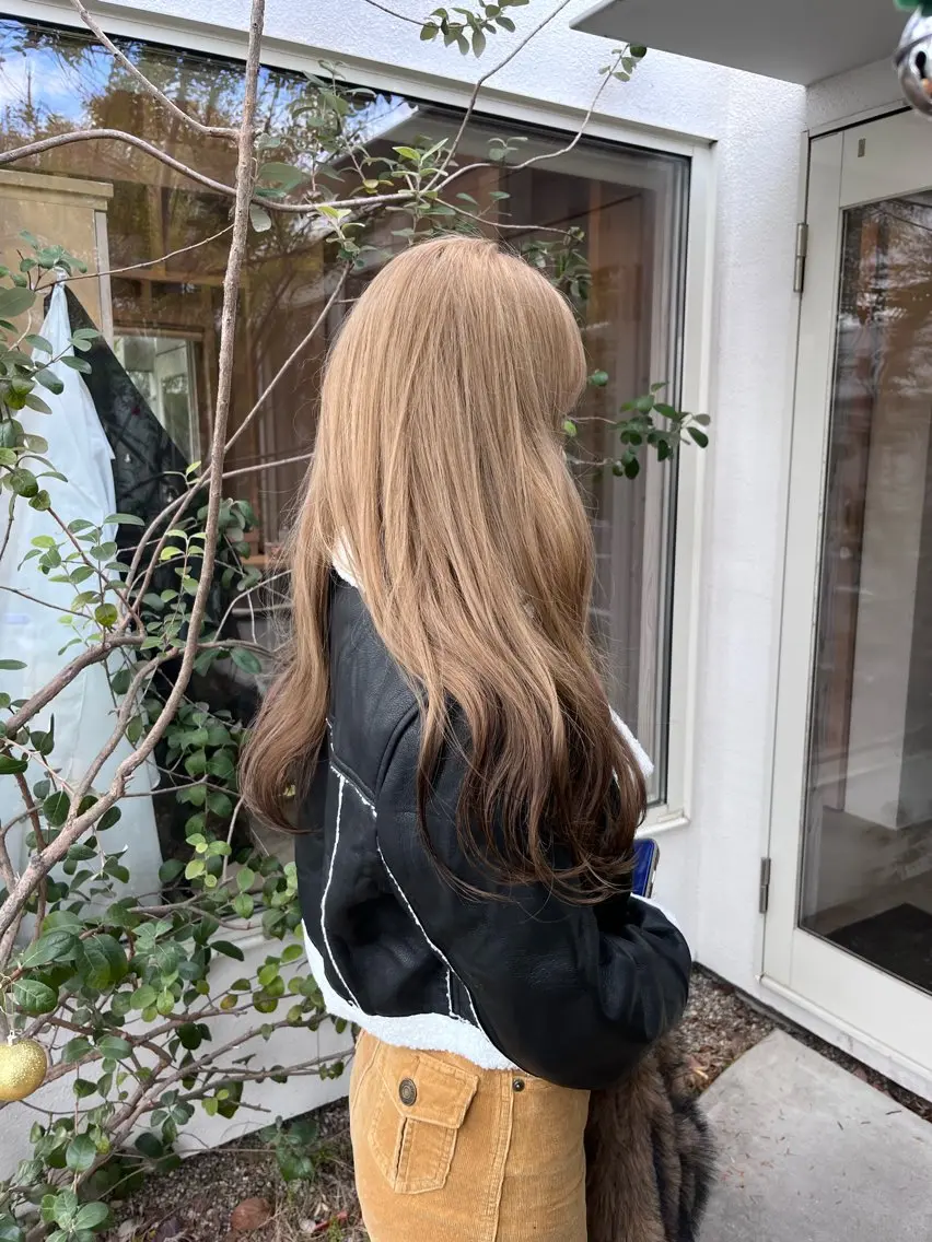 ロング カラー デザインカラー 実生miu 個性派ハイトーンのヘアスタイル