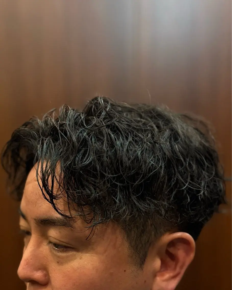 ミディアム パーマ メンズ センターパート アサノ ソウタのヘアスタイル