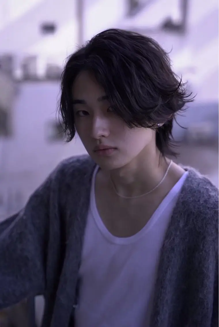 セミロング メンズ メンズブリーチ センターパート フェードカット メンズパーマ スパイキーショート メンズサロン kiyoのヘアスタイル