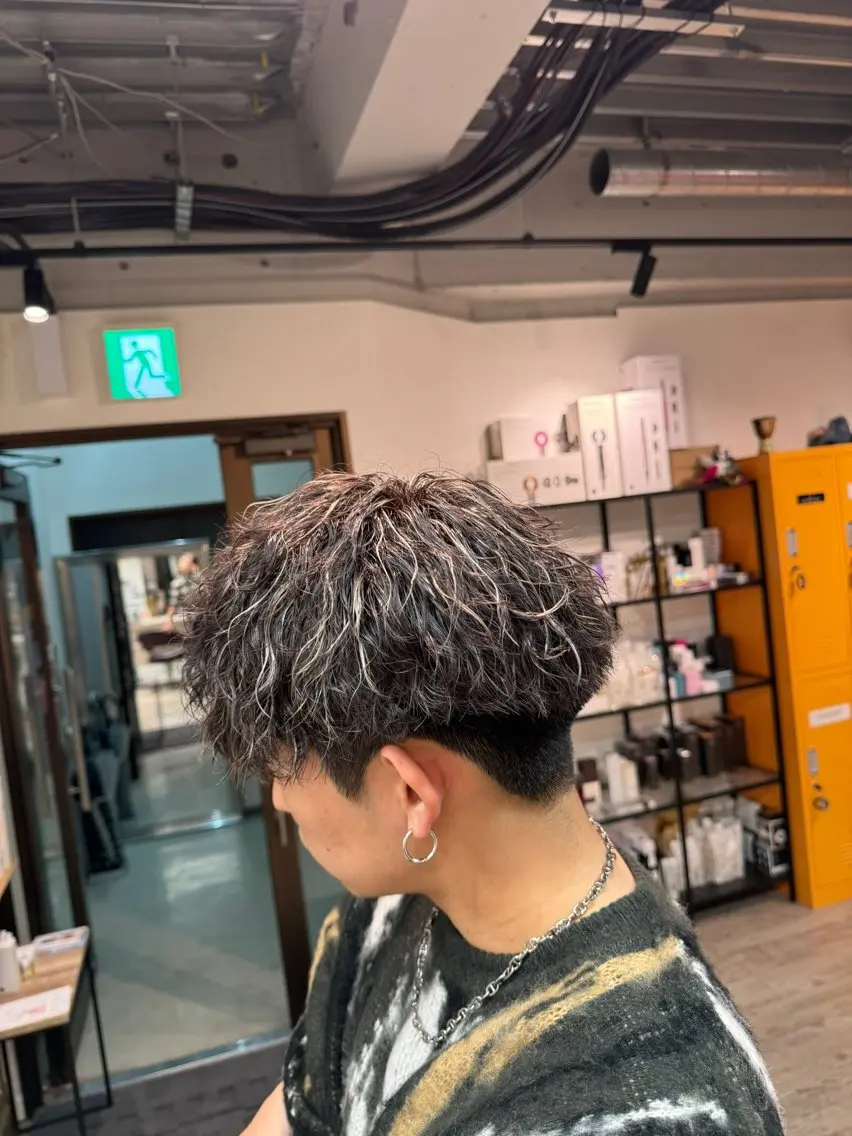カラー メンズ メンズハイライト マッシュ ハイライトカラー 林 龍誠のヘアスタイル