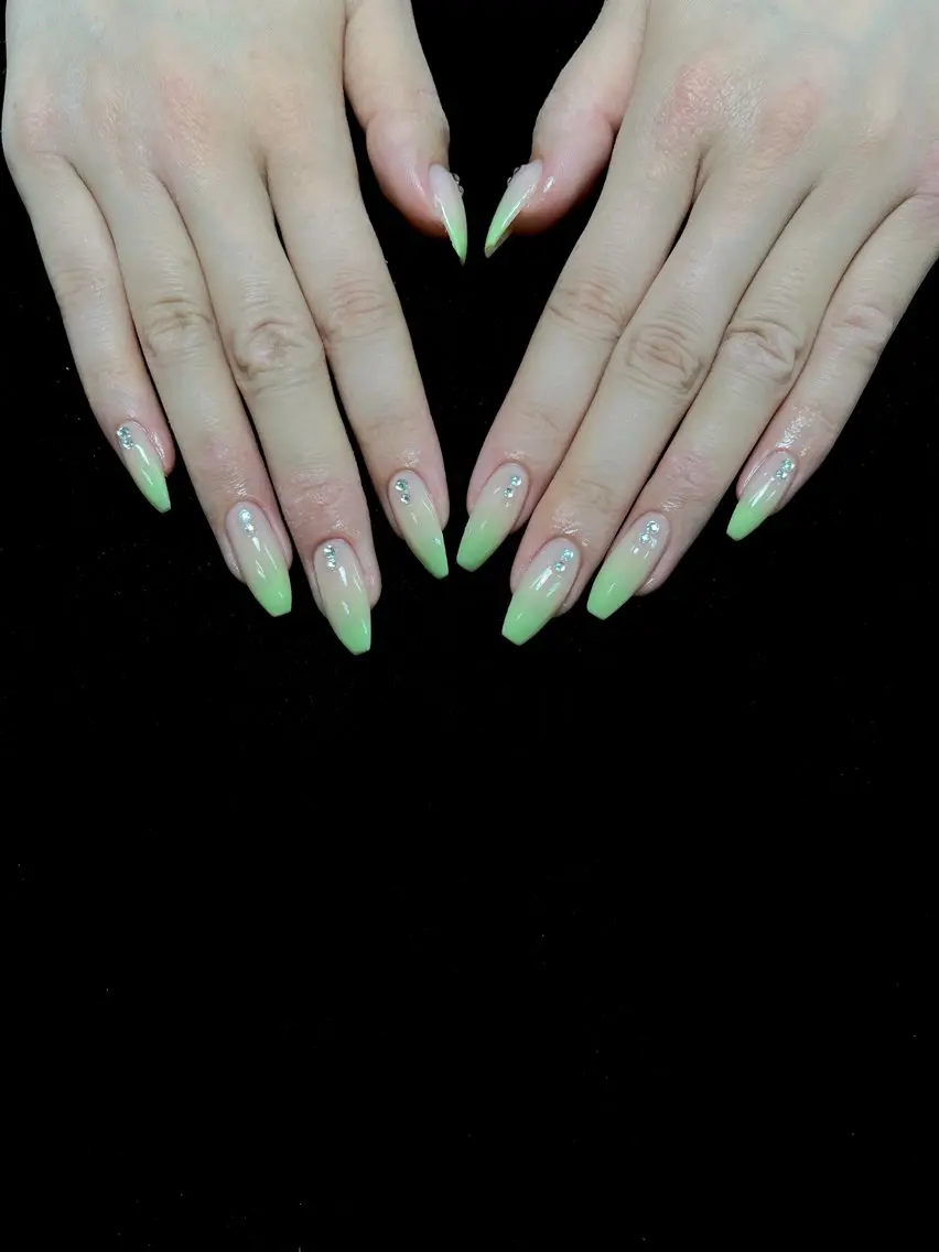 ネイル ハンドネイル ハンドケア ongles chicのネイルデザイン