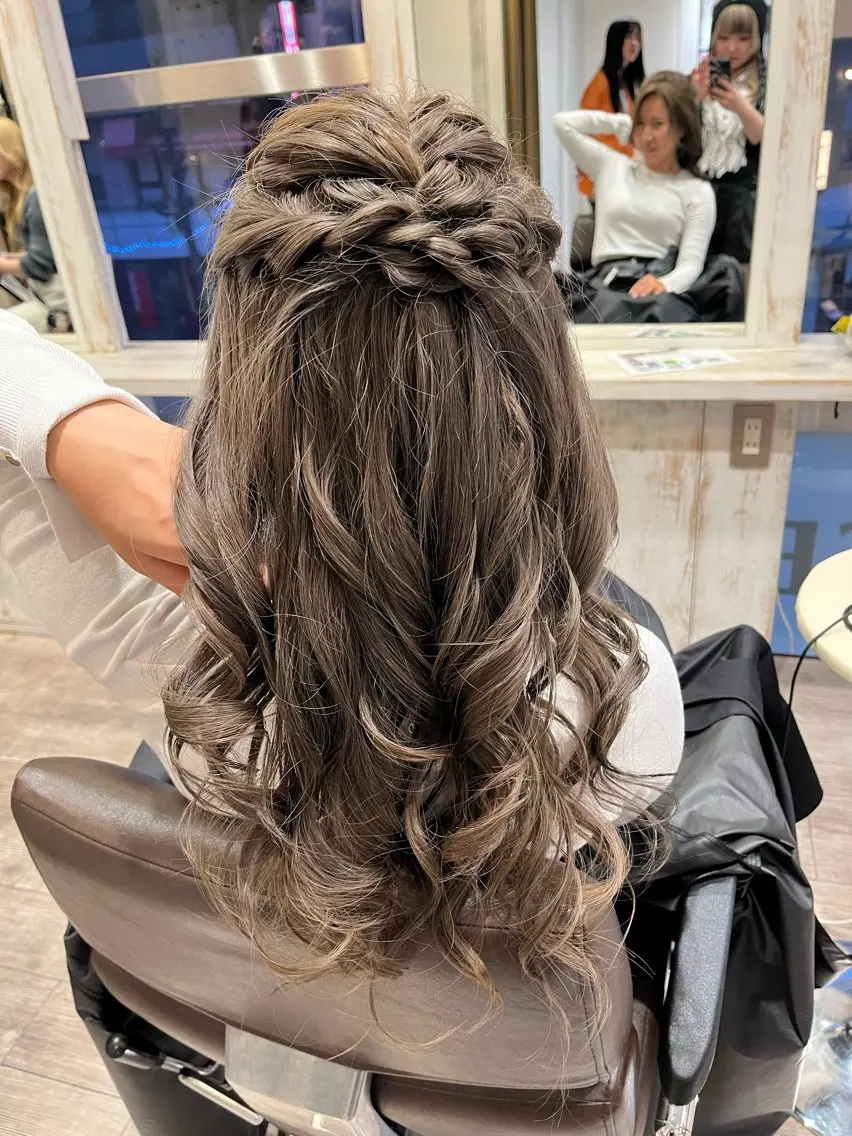 カラー ヘアアレンジ 🪐MIKO🪐/ デザインカラーのヘアスタイル