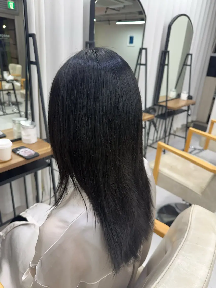 カラー 黒髪 ブルーカラー ブルーブラック ヘアカラー 上原 帆央のヘアスタイル