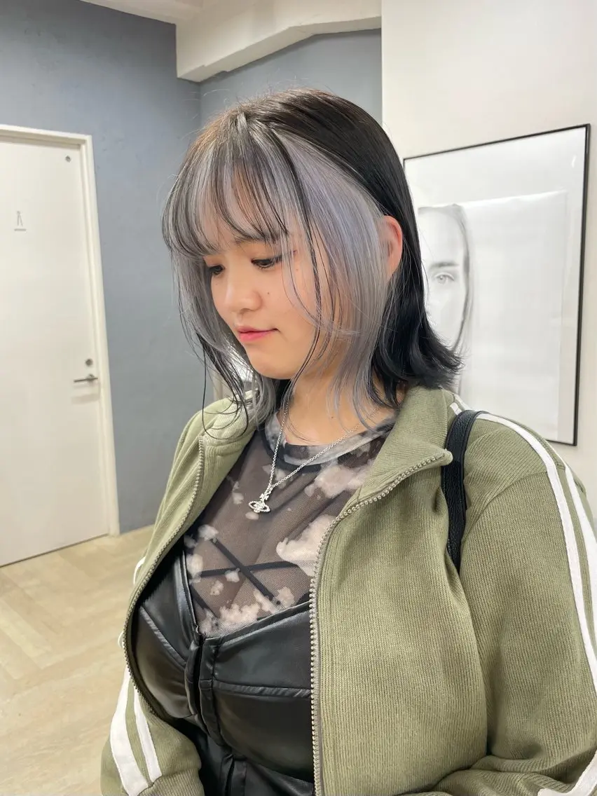 ミディアム カラー ヘアカラー akane .のヘアスタイル