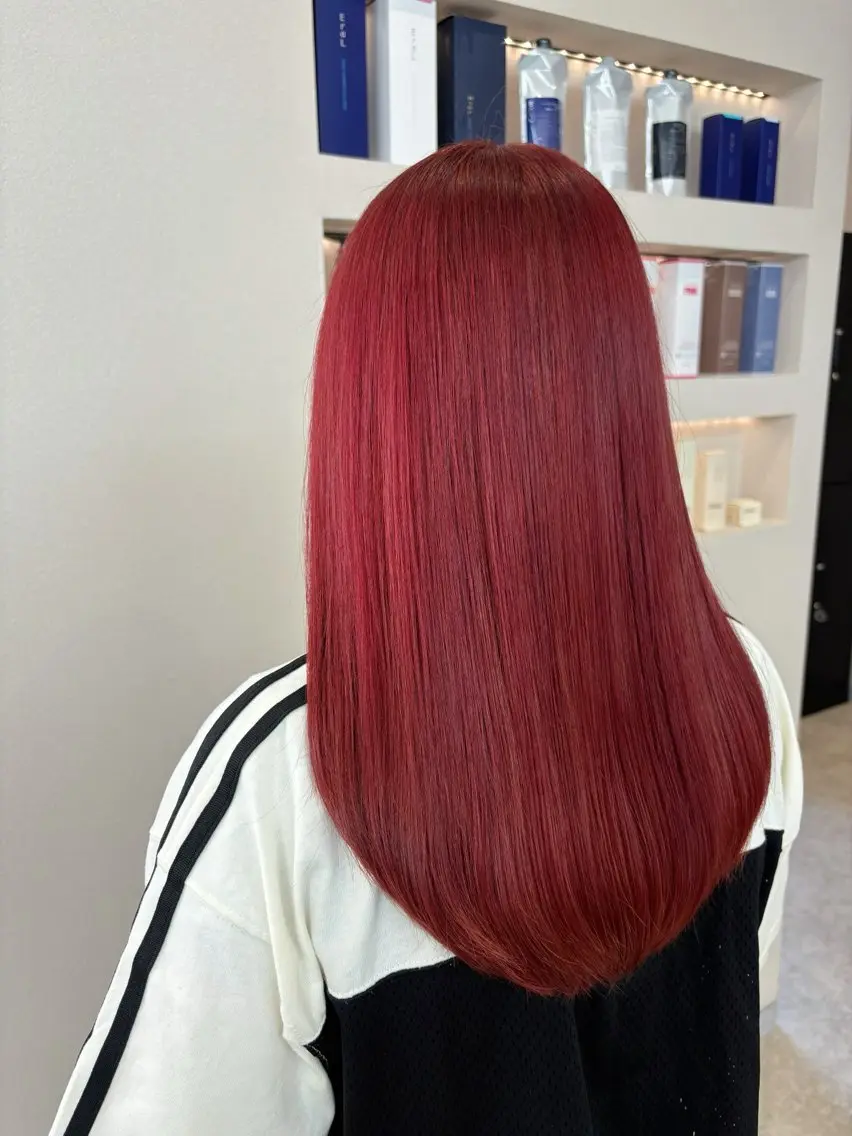 ロング カラー ボルドーカラー 角谷 靖子のヘアスタイル