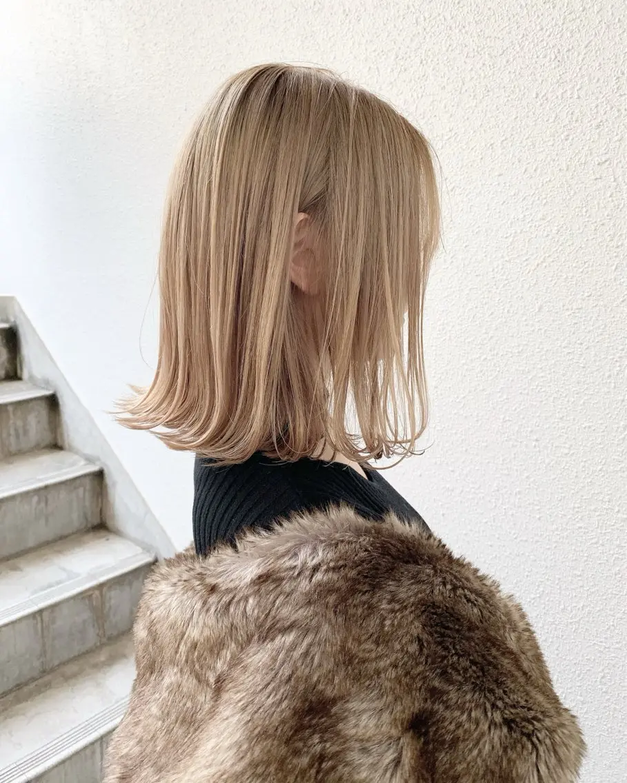 ミディアム カラー ベージュカラー ブロンド ブロンドベージュ ボブ カット ヘアカラー トリートメント CHERIEブリーチ ダブルカラー 天神のヘアスタイル