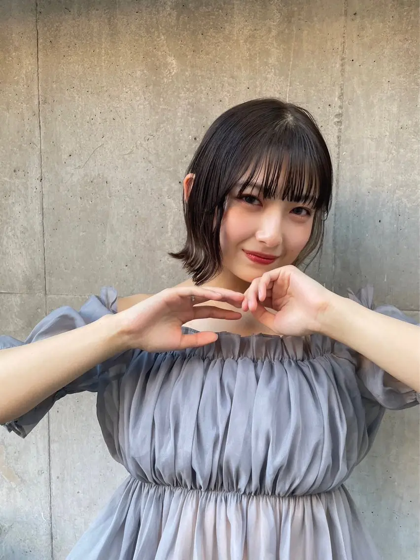 ショート ボブ 外ハネヘア レイヤーカット ベージュ/KANAのヘアスタイル
