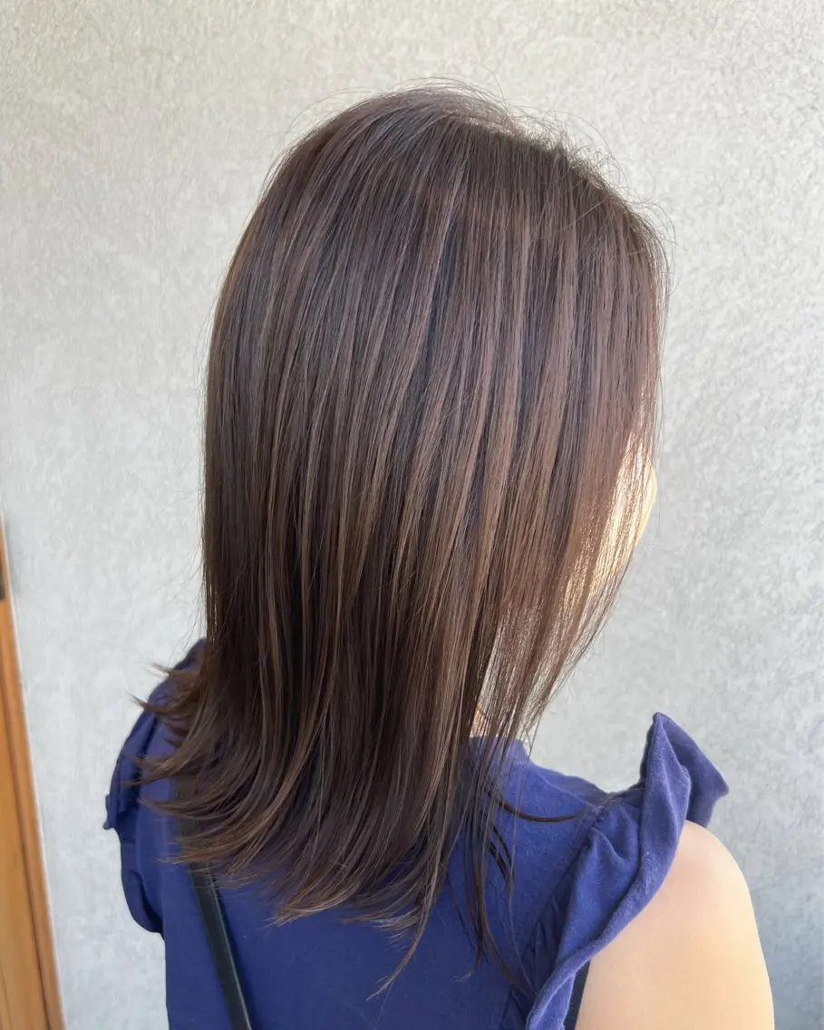 ミディアム カラー グレージュ 浅岡 みちるのヘアスタイル