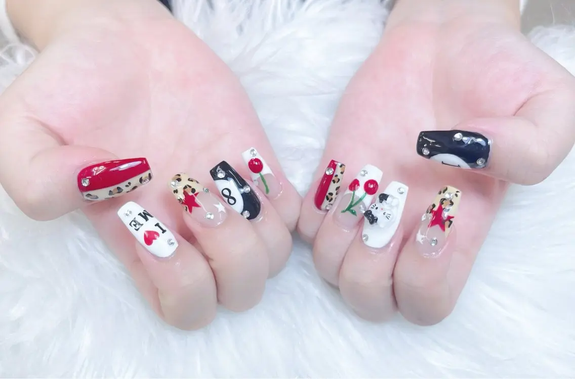 ネイル 成人式 ロングネイル マグネットネイル 大理石ネイル(マーブル) リボン ハンドネイル Amee Nail Salonのネイルデザイン