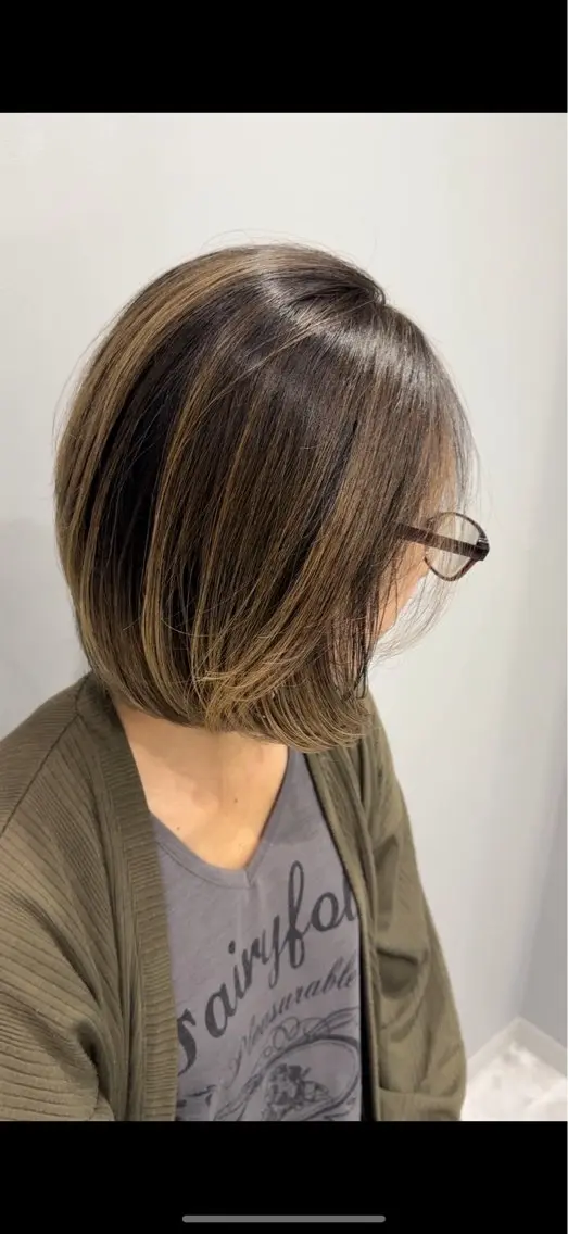 ショート カット ヘアカラー 轡田 くつわだのヘアスタイル