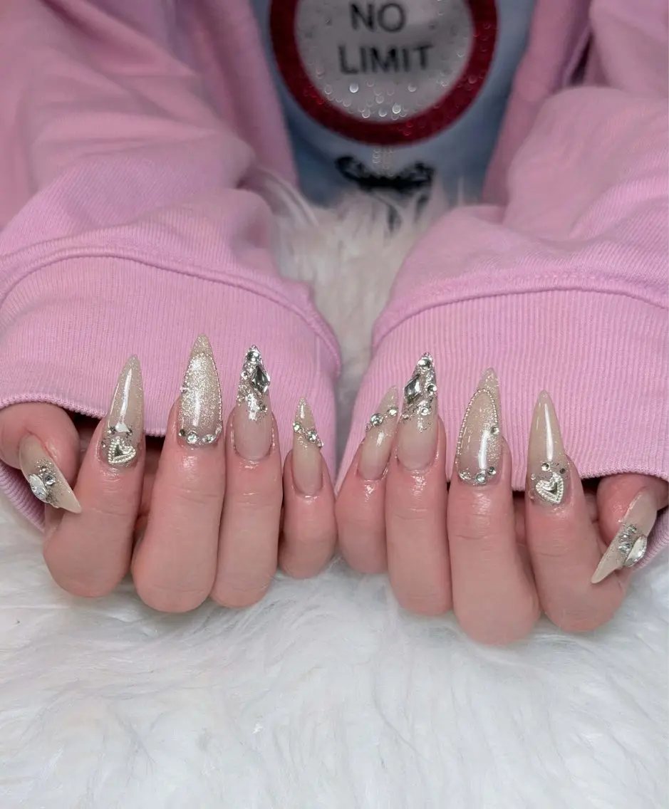 ネイル チークネイル ドット フレンチネイル グラデーション ハート ハンドネイル ハンドケア Eli Muse 新宿ネイルのネイルデザイン