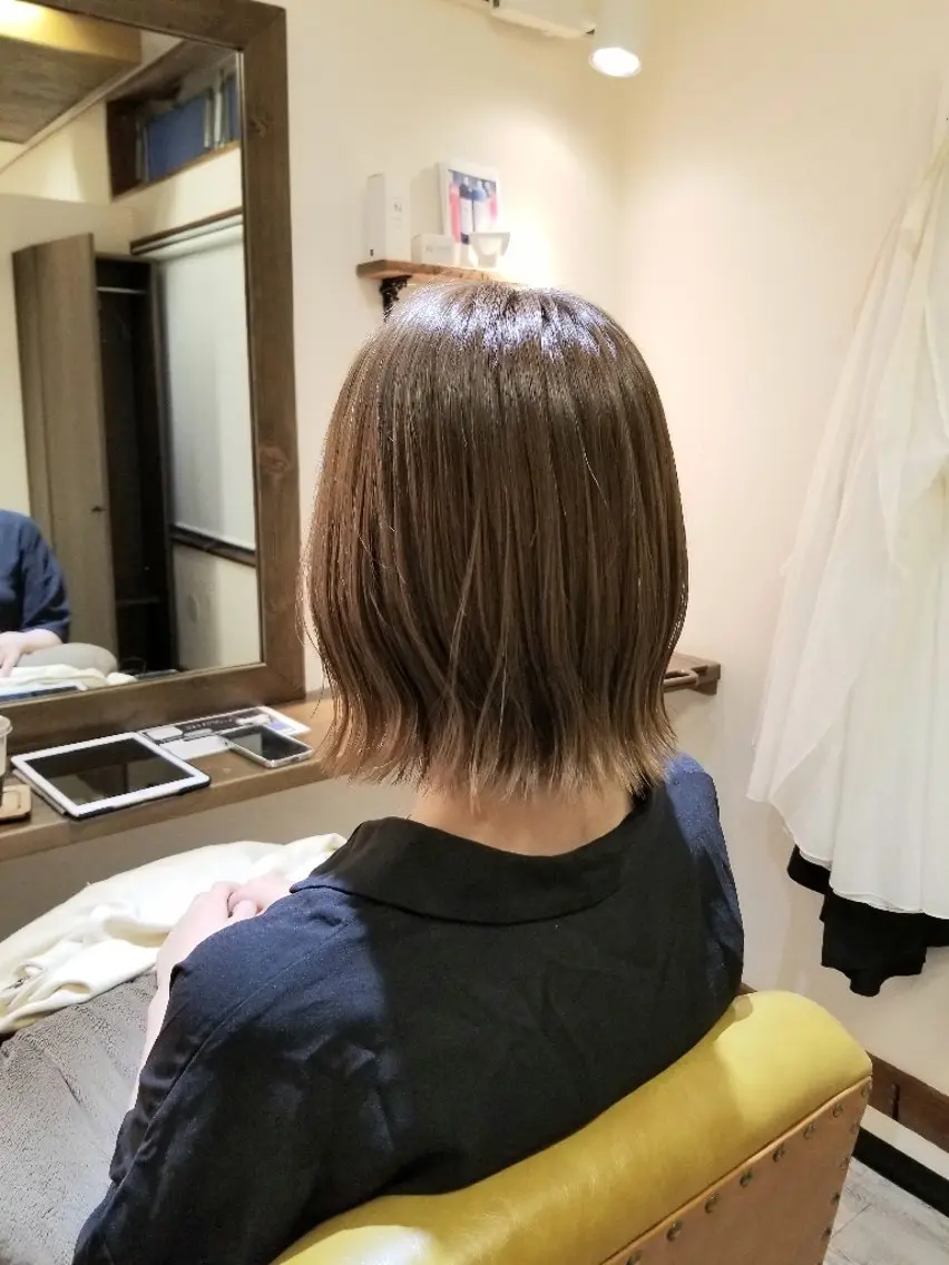 ショート カラー 切りっぱなしボブ ベージュカラー ミルクティーベージュ ボブ ヘアカラー 松江 幸世のヘアスタイル