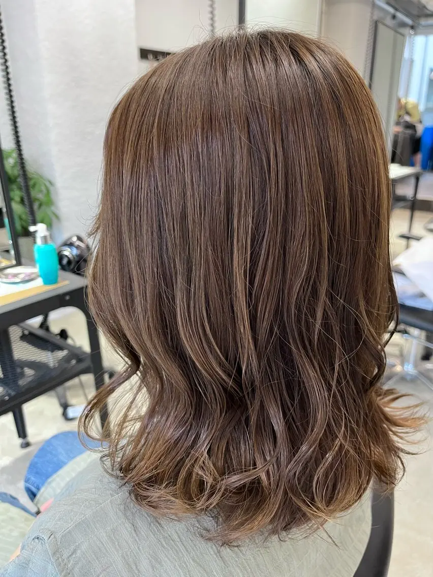 ミディアム カラー アッシュ ベージュカラー 縮毛矯正/酸性 おかにわみりのヘアスタイル