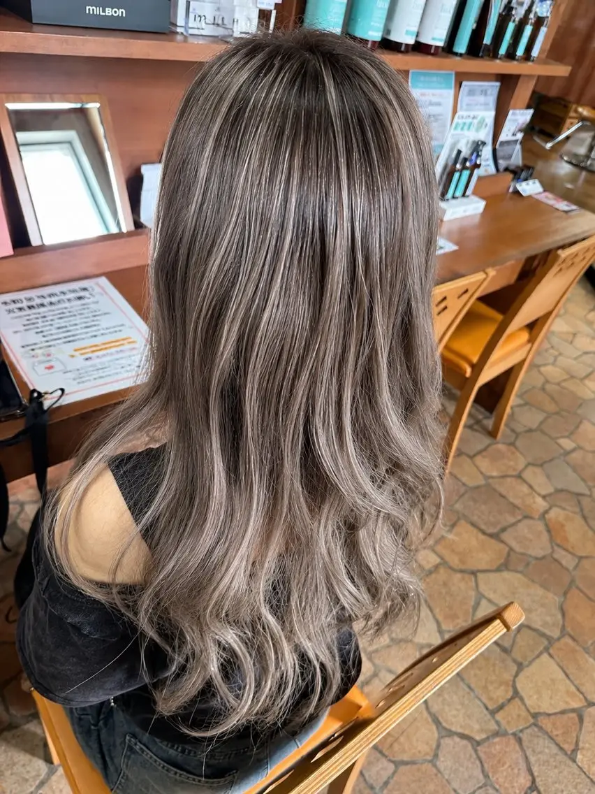 ロング カット ヘアカラー トリートメント リンクスハート YUKAのヘアスタイル