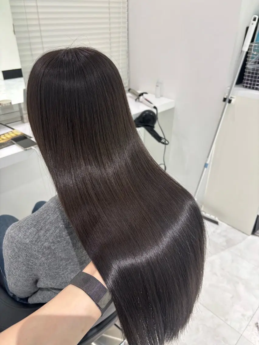 ロング カラー ヘアカラー トリートメント ヘッドスパ ヘアセット 流行りの透明感カラー ×縮毛矯正🤍ユウのヘアスタイル