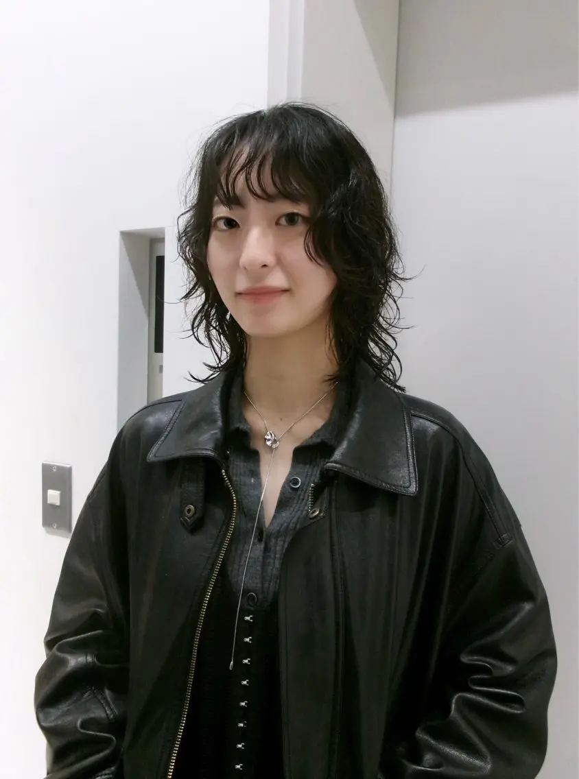 ミディアム パーマ ミディアムレイヤー ミディアムパーマ レイヤーカット カット パーマ ✂︎ウルフカット /レイヤーカット✂︎のヘアスタイル