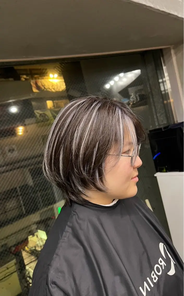 ショート カラー ダークグレー ダークグレージュ グレージュ ハイライトカラー ハイライト カット ヘアカラー トリートメント 指名数No.1 /NAOYAのヘアスタイル