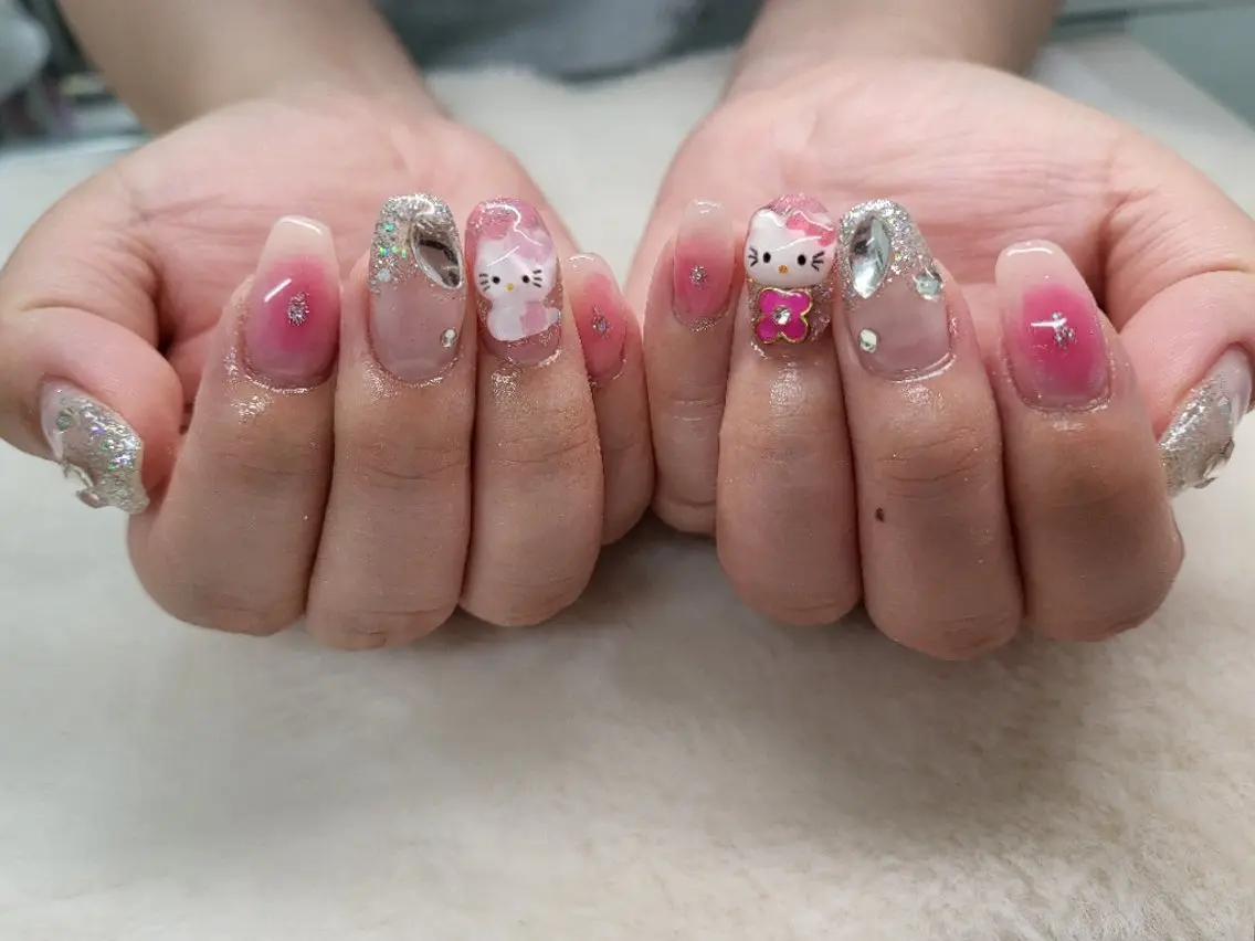 ネイル チークネイル キラキラネイル ワンホンネイル ハンドネイル ハンドケア 心斎橋Salon Epokkuのネイルデザイン