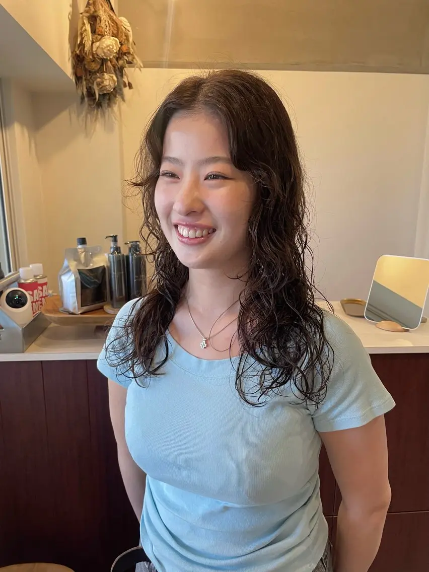 ロング カラー パーマ 土川 陽菜のヘアスタイル