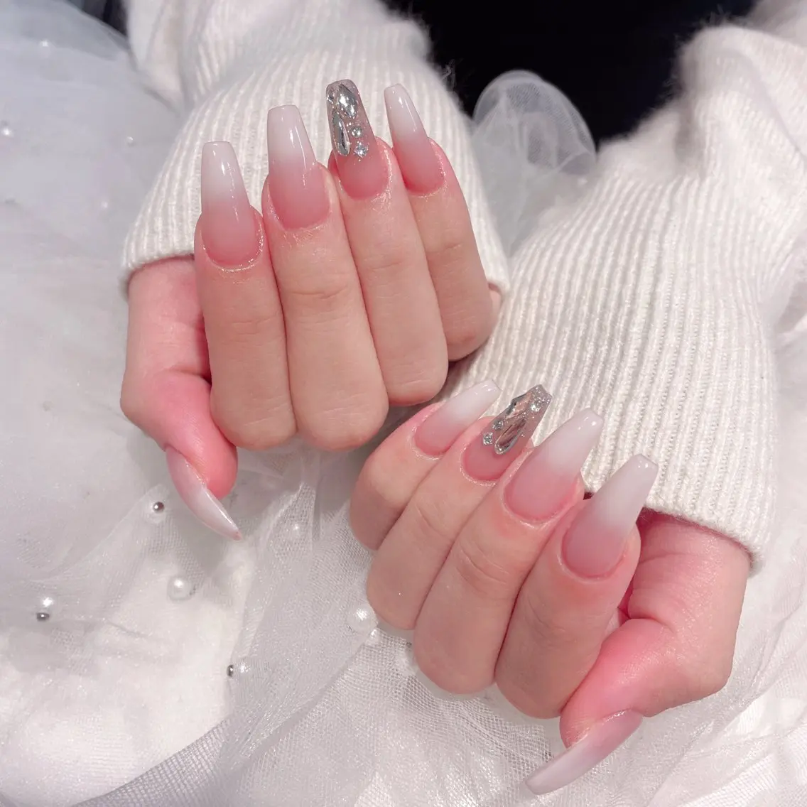 ネイル フレンチネイル ジェルネイル ガーリー グラデーション キラキラネイル yuki Lioraネイルのネイルデザイン