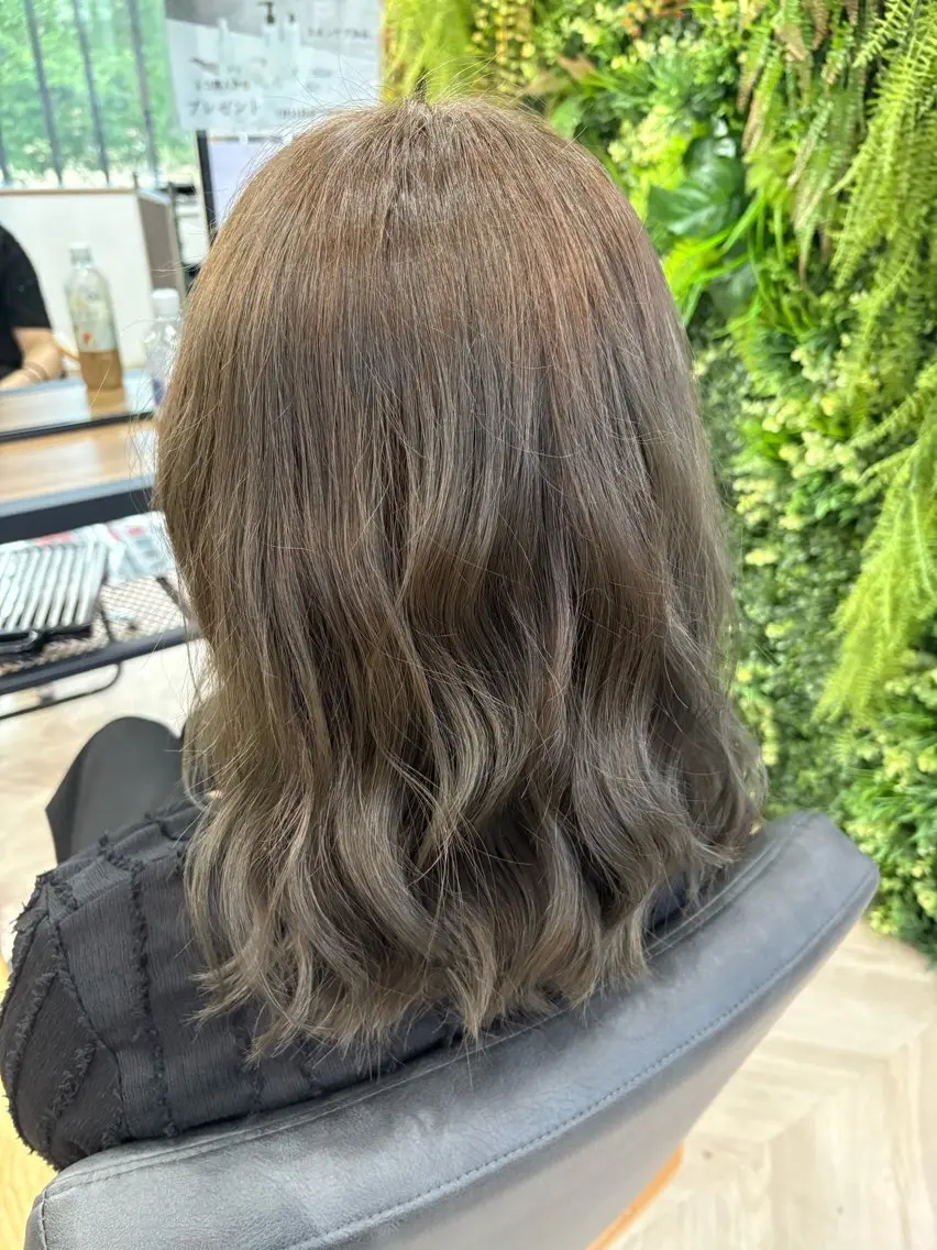 ミディアム ヘアカラー 宮崎 瑠梨のヘアスタイル
