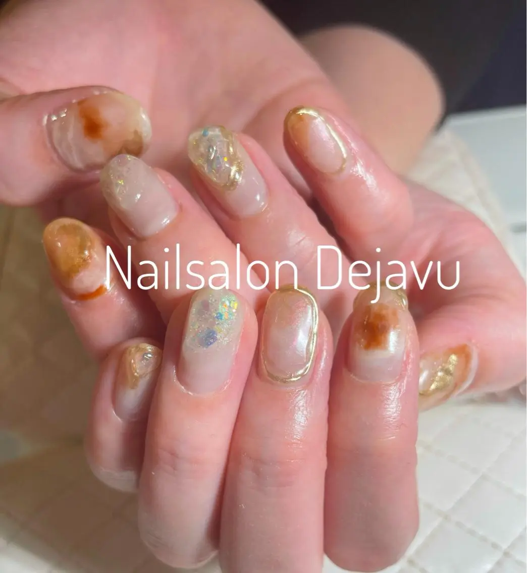 ネイル アートネイル キラキラネイル ニュアンスネイル ワンカラーネイル Nail salon Dejavu 🌿のネイルデザイン