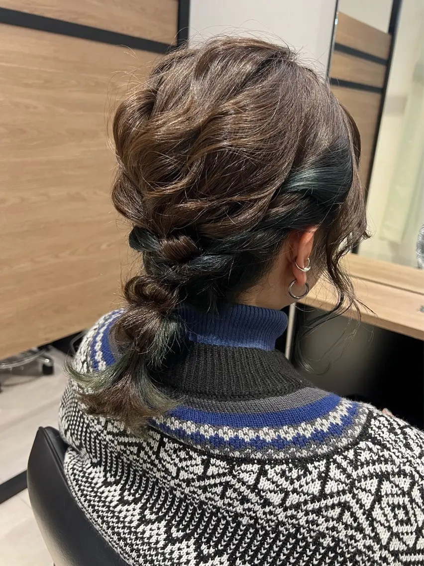 ミディアム カラー ヘアアレンジ hiiko顔まわり カットのヘアスタイル