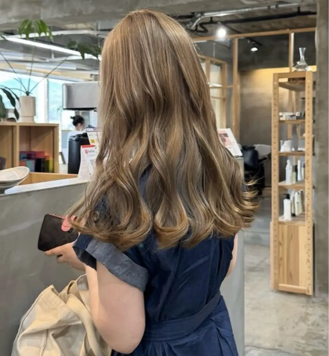 〈🤍ケアブリーチ〉リタッチダブルカラー+バイカルテトリートメントの写真