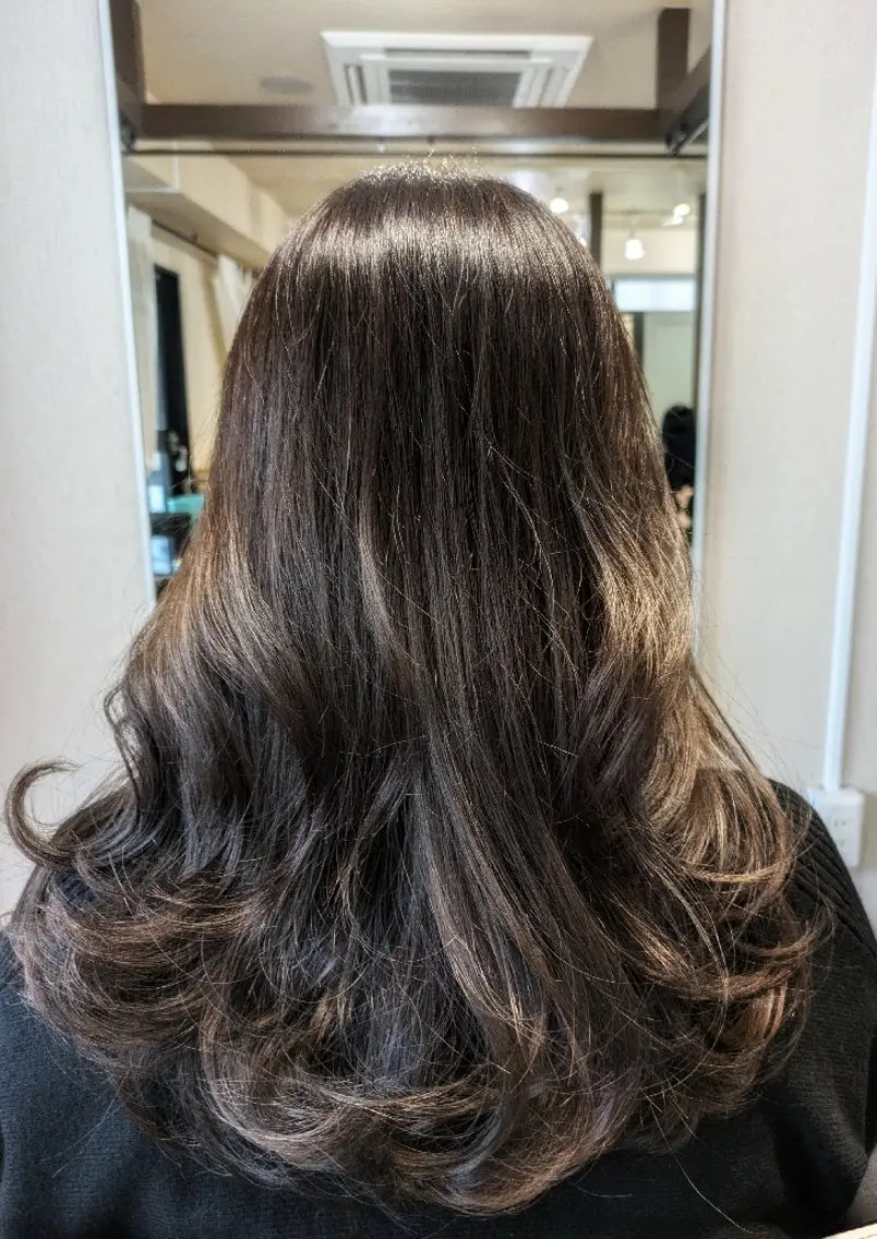 カラー カット ヘアカラー トリートメント LISA .のヘアスタイル