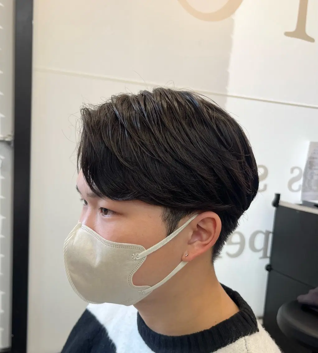 ショート パーマ メンズ メンズパーマ ニュアンスパーマ カット パーマ 韓国メンズヘア/ 毛流れヘア　須田龍世のヘアスタイル