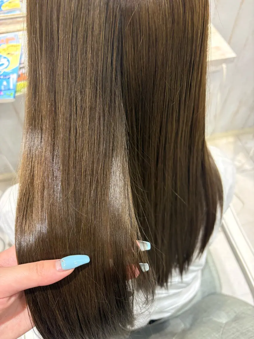 カラー ヘアカラー 岡田 真鈴のヘアスタイル