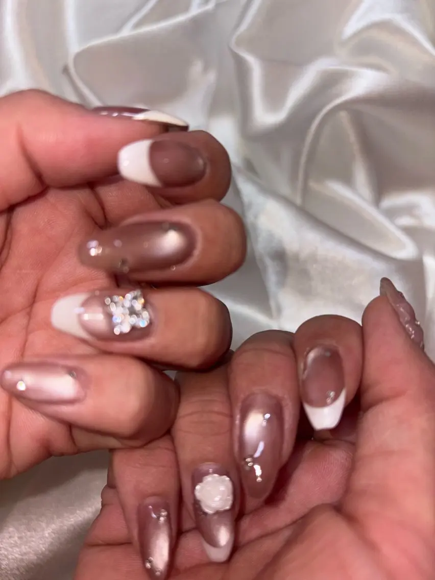 ネイル フレンチネイル ジェルネイル キラキラネイル マグネットネイル マグネットフレンチ ハンドネイル TAKAMI 髪と爪を同時に施術のネイルデザイン
