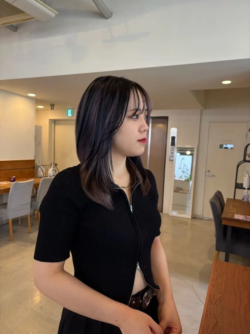 セミロング カラー デザインカラー 山形 梨沙のヘアスタイル