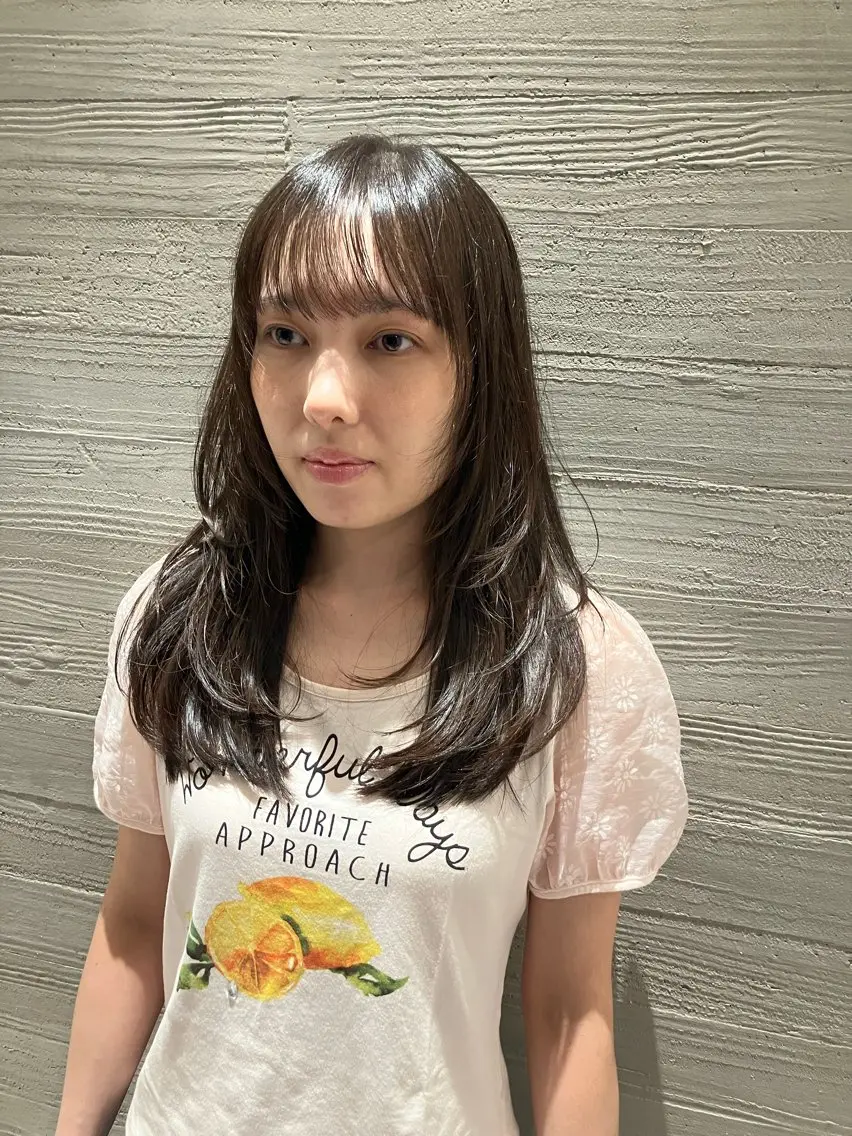 ロング レイヤーカット サキ🤍ハイトーン 🪩レイヤーカットのヘアスタイル