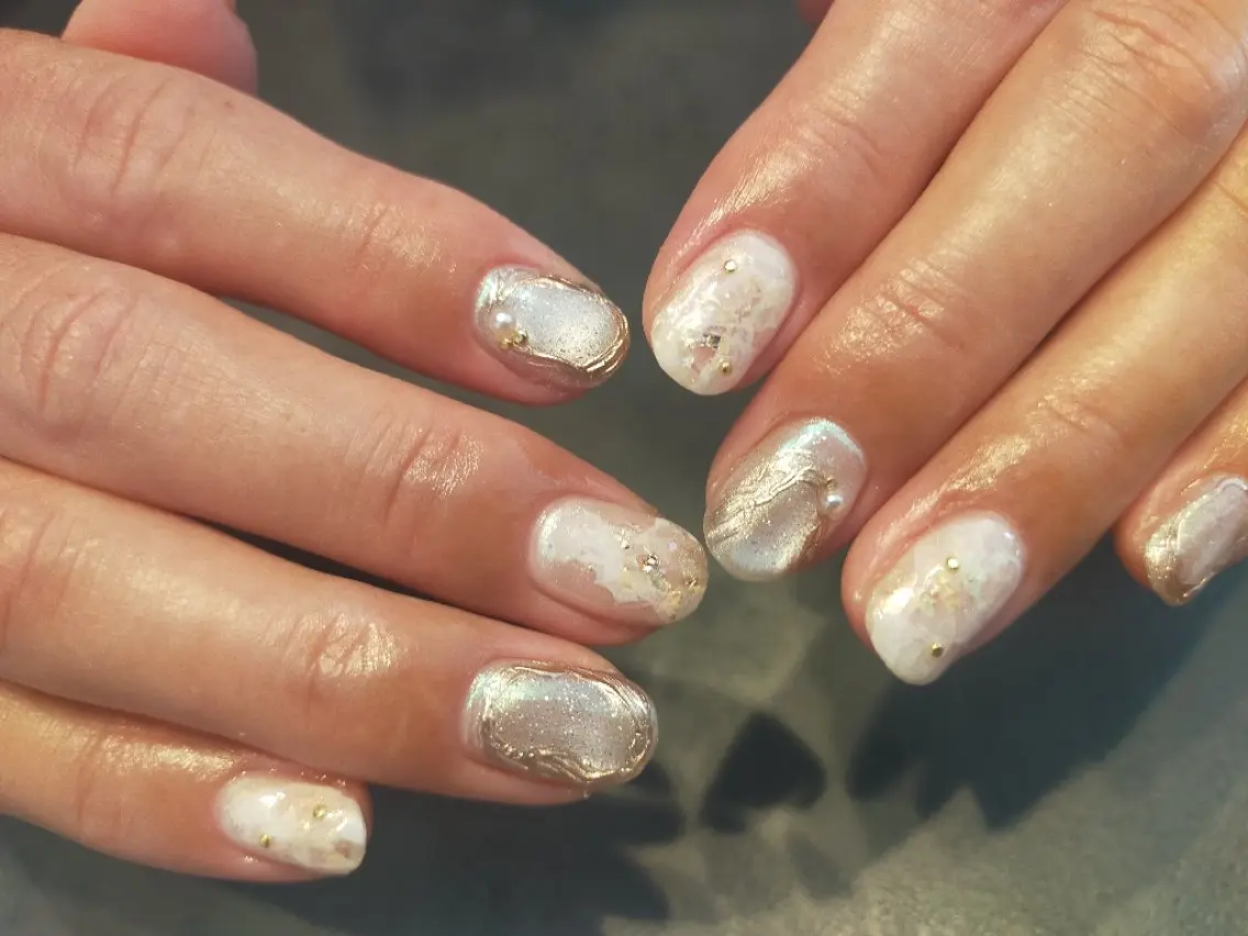 ネイル キラキラネイル ニュアンスネイル オフィスネイル FORME nail Ａrisa.のネイルデザイン