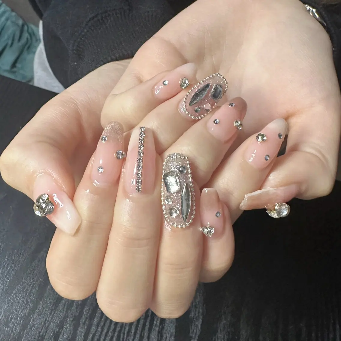 ネイル キラキラネイル ピンク ハンドネイル tee nailのネイルデザイン