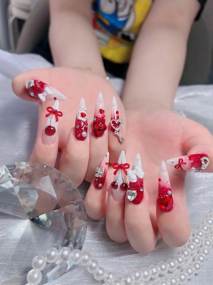 ネイル アートネイル ボルドー フレンチネイル ジェルネイル 氷ネイル・うるうるネイル ハンドネイル Julie NailSalonのネイルデザイン