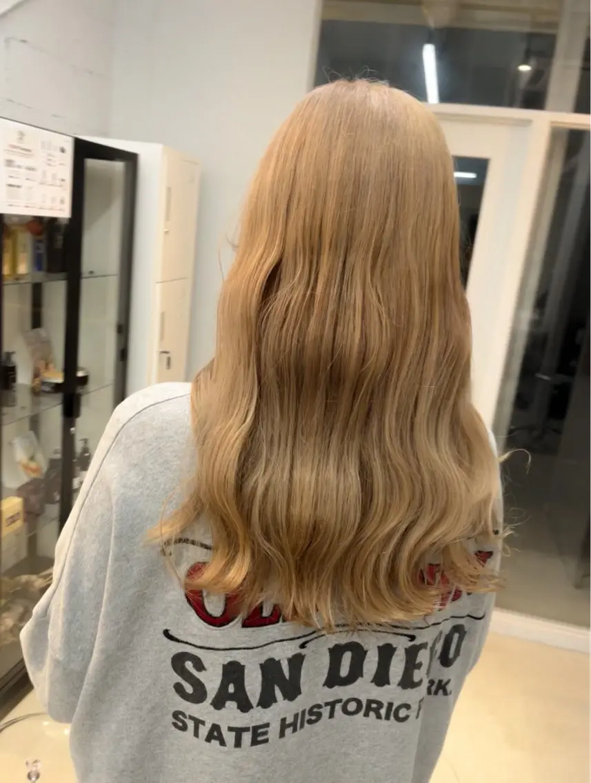 ロング カラー ベージュカラー FERIA あべの yumeho🍭のヘアスタイル