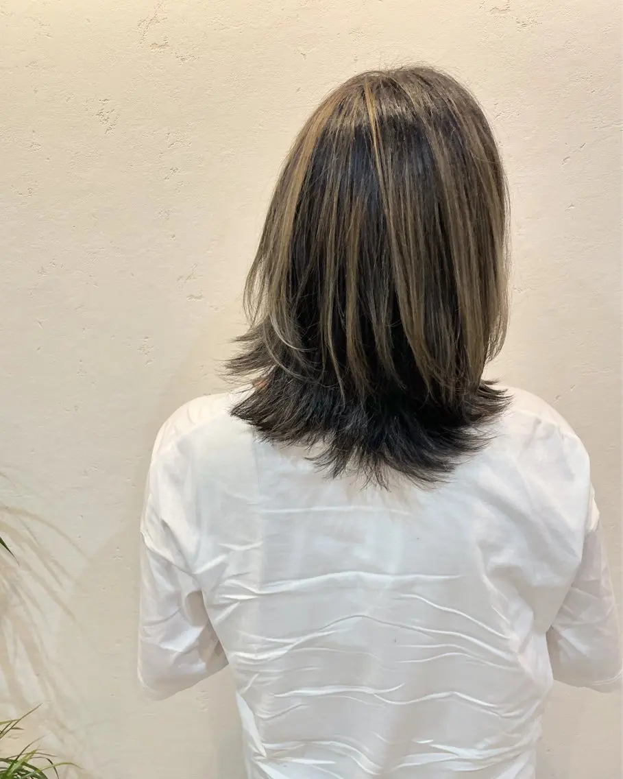 ミディアム カラー バレイヤージュ ハイライトカラー ハイライト レイヤーカット カット ヘアカラー ニュアンスカラー🫧 加納のヘアスタイル
