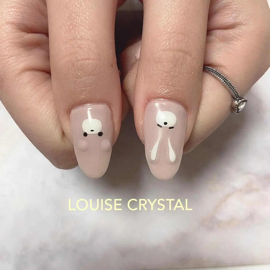 ネイル ハンドネイル LOUISE CRYSTALのネイルデザイン