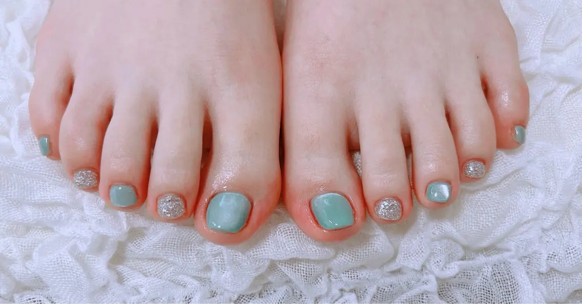 ネイル フットネイル フレンチネイル キラキラネイル 韓国ネイル ロングネイル フットネイル Lee _nailのネイルデザイン