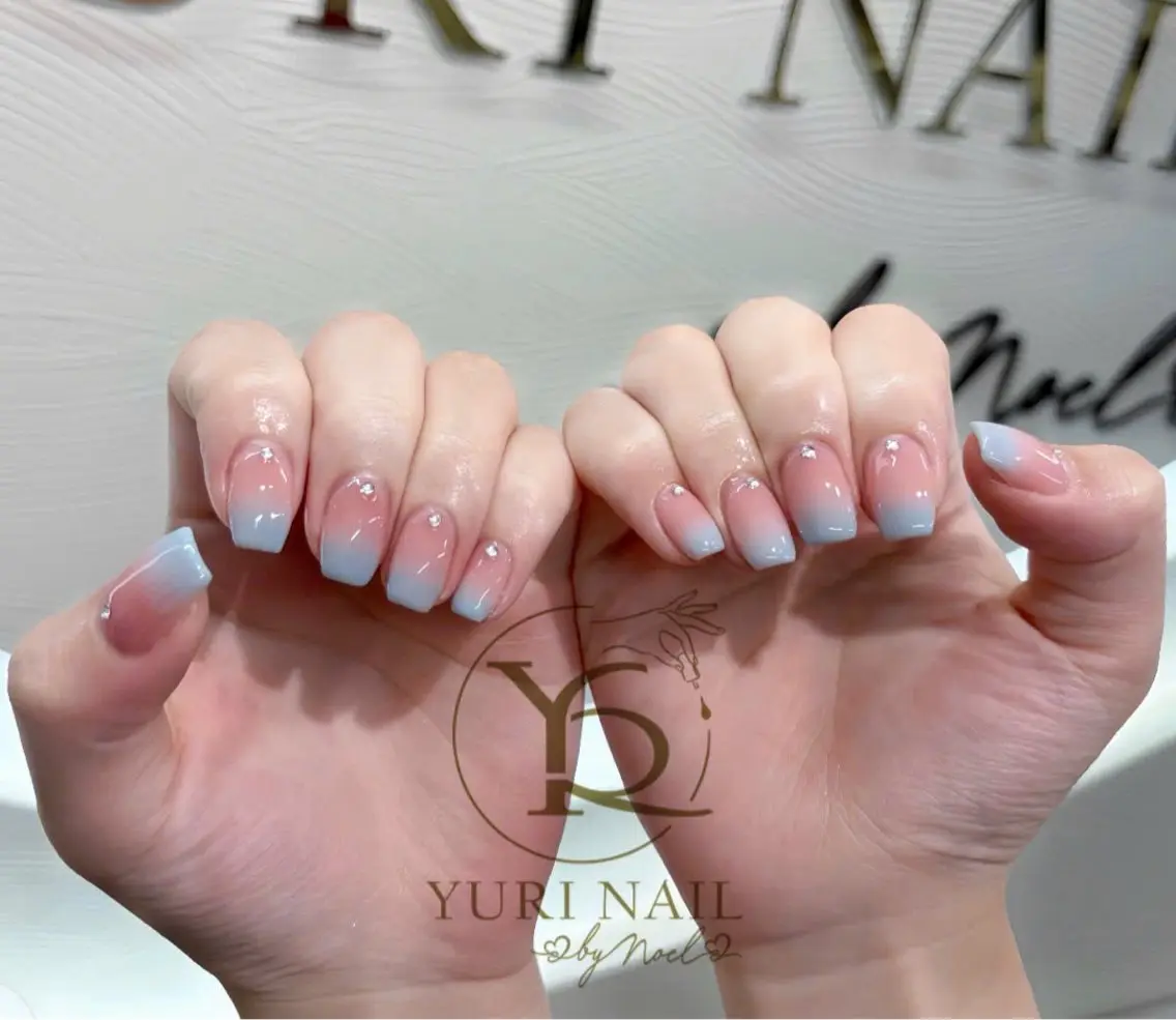ネイル オーロラネイル ブルー チークネイル フットネイル フレンチネイル ハンドネイル フットネイル ハンドケア YURI Nail NARITAのネイルデザイン