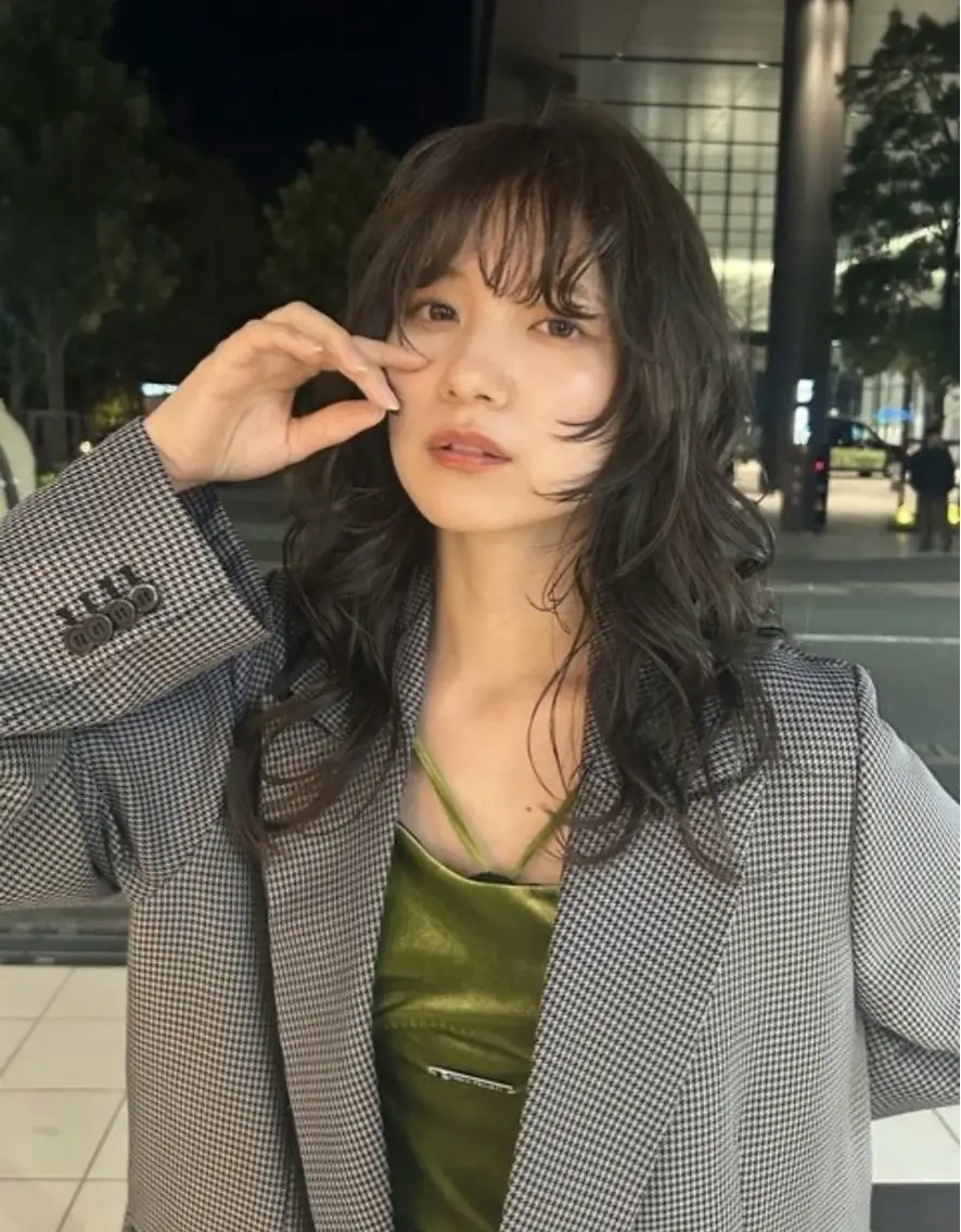 セミロング カラー カット ヘアカラー 大人韓国レイヤー🫧 暖色カラー/はるのヘアスタイル