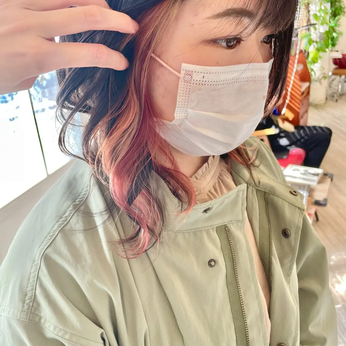 セミロング カラー インナーカラー 推し ブリーチ 髪質改善のヘアスタイル