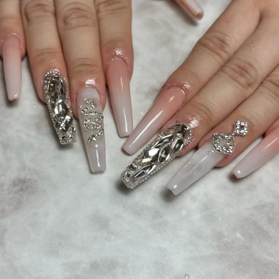 ネイル ストーンネイル ハンドネイル NAILSALON en+沖縄市美原のネイルデザイン