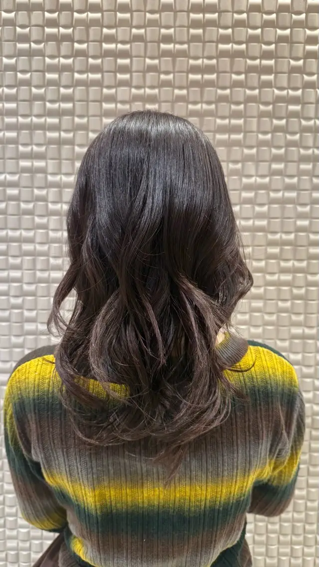 ミディアム 緑川 莉緒のヘアスタイル