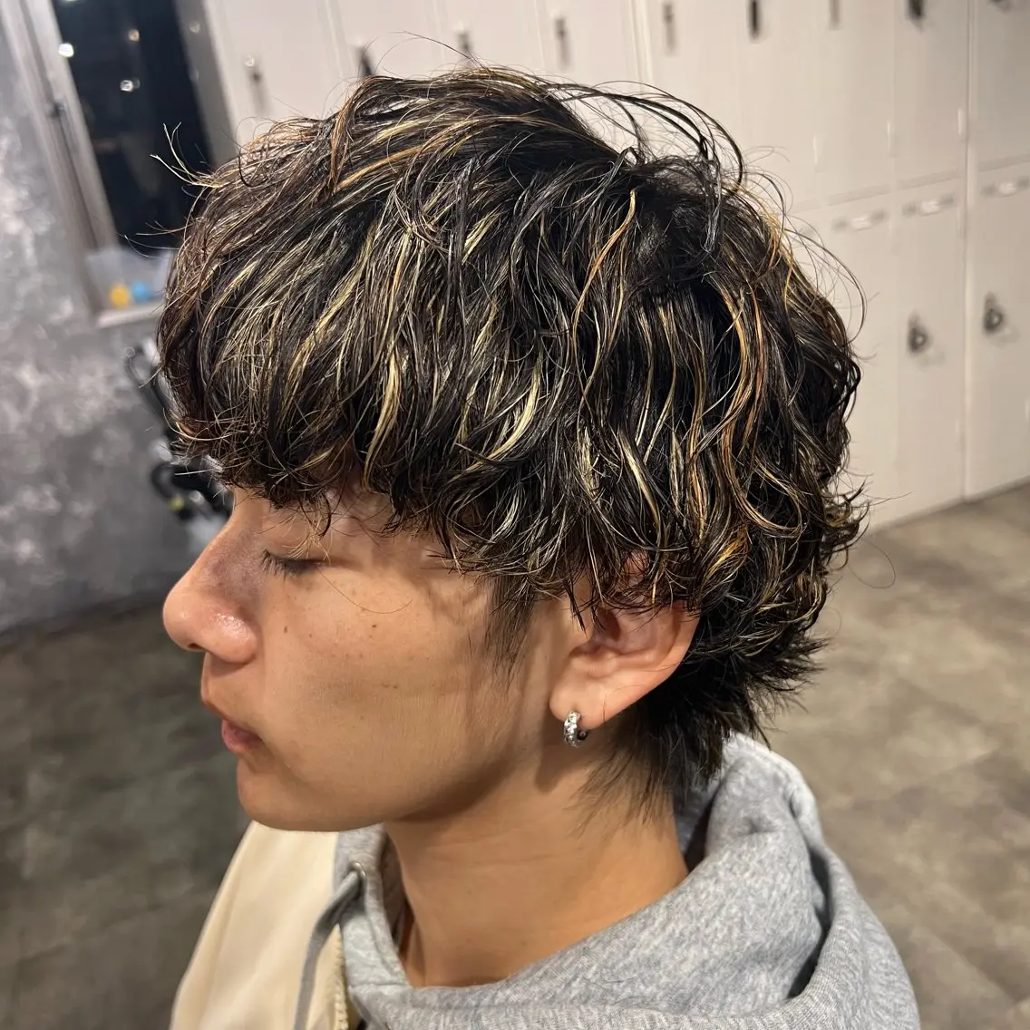 メンズカット+パーマ+ハイライトカラーの写真