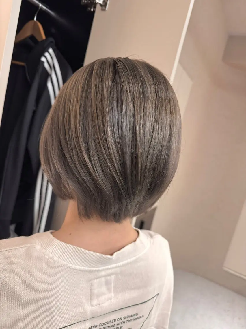 ショート カラー ブリーチ ケアブリーチ グレージュ カット ヘアカラー トリートメント ブリーチなしWカラー ✨縮毛矯正✨ワタベのヘアスタイル